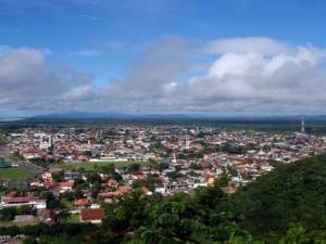 Área urbana do município de Iguape. Nota-se que a cidade se estabeleceu e expande-se sobre a restinga